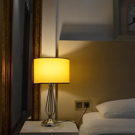 לינה וארוחת בוקר Yanki 3*