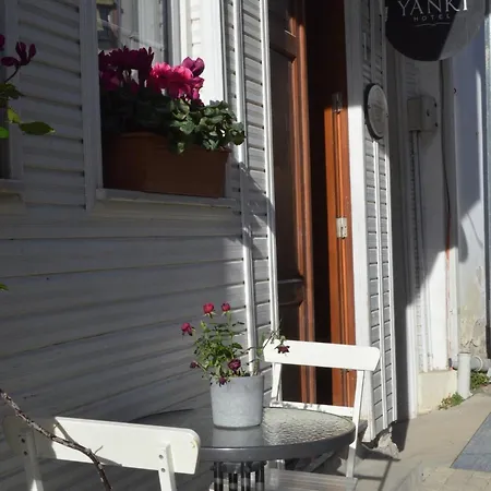 Yanki לינה וארוחת בוקר