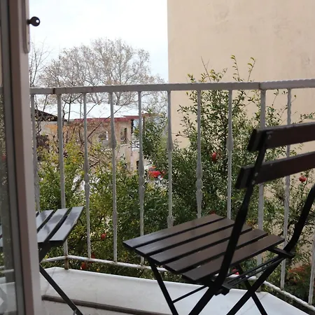 לינה וארוחת בוקר Yanki 3*