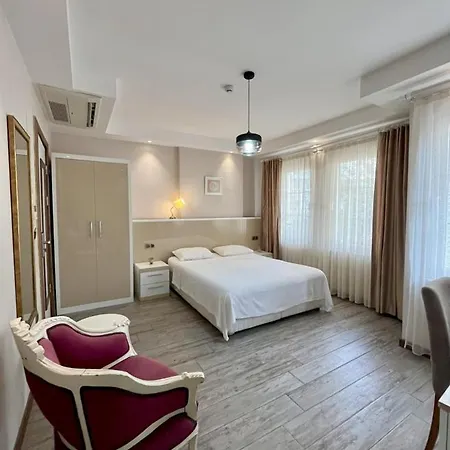 לינה וארוחת בוקר Yanki 3*