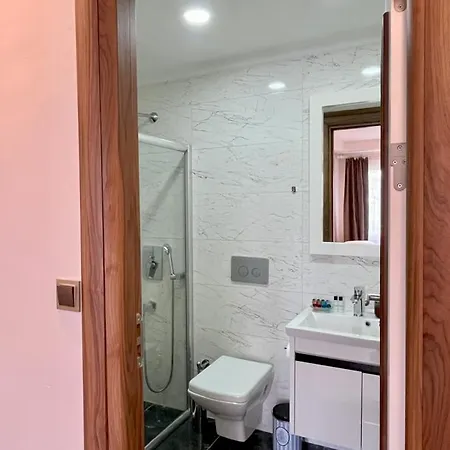 לינה וארוחת בוקר Yanki 3*